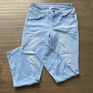 Old navy mid rise Jeans size 6 regular